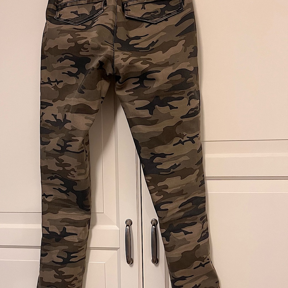 Sanctuary camo jeans barely worn, zippers at ankle. Purchased 2021